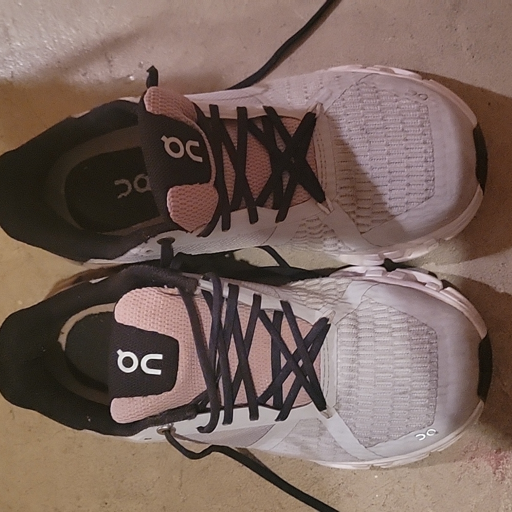 QC womens shoes size 7.5